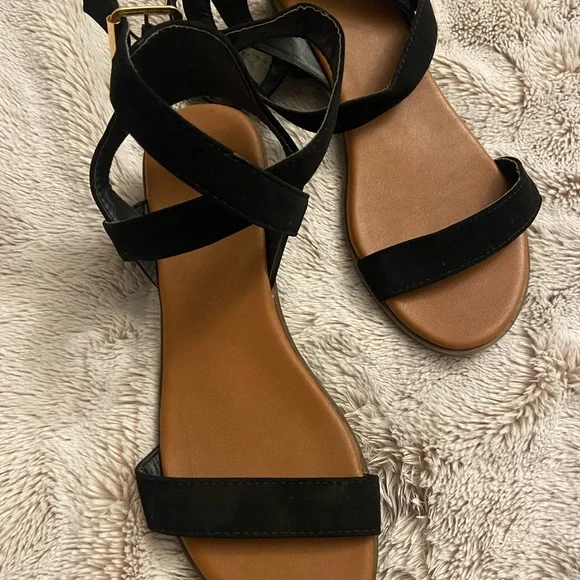 Black Strapped Wedges - Picture 2 of 3